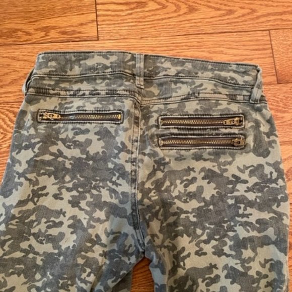 2 Pairs Guess Jeans Size 23 - Picture 3 of 11